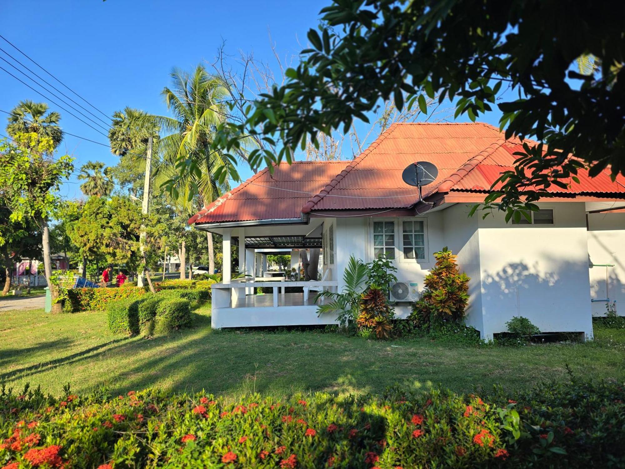 Baan Golden Resort & Residences Sam Roi Yot Exterior foto